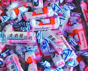 大白兔奶糖電影海報，回憶與潮流的碰撞